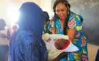 N'Djamena : une bienfaitrice porte secours aux femmes sinistrées du lycée de Walia