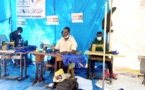 Tchad : dans les camps de sinistrés, des tailleurs à l'œuvre pour les tenues scolaires