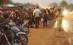 N'Djamena : au marché Taradona, les vendeurs de poissons rendent la circulation difficile