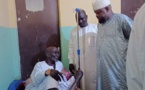 Tchad : le gouverneur du Ouaddaï rend visite à Abdoulaye Ibet, évacué à l'hôpital d'Abéché