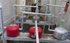 Tchad : un jeune transforme les emballages plastiques en liquide inflammable et en gaz