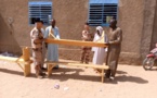 Tchad : la Force française et le CRADEL offrent des bancs aux établissements d'Abéché