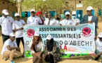 Tchad : à Abéché, les élèves reçoivent des kits scolaires de l'association ARLIA
