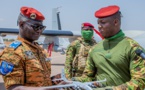 Burkina Faso : le chef de l’Etat remet des vecteurs aériens à l’armée pour reconquérir le territoire