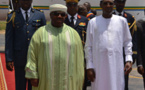 Tchad : Le Président gabonais Ali Bongo accueilli à l'aéroport par Idriss Déby