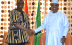 Le Président de la Transition burkinabè accueilli à N'Djamena par Idriss Déby
