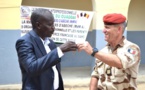 Tchad - Abéché : Réfection d'une école primaire par la Force Française au Sahel
