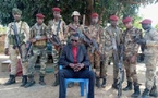 Le chef rebelle Bobo de 3R entouré de ses gardes du corps/ Image : Corbeau News