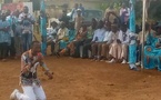 Présidentielle 2025 au Cameroun : Le Sénateur Grégoire Mba Mba s'agenouille pour demander pardon à la jeunesse de Kribi