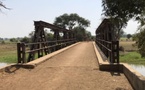 Tchad : les autorités du Moyen Chari suivent les travaux du pont de Tarangara