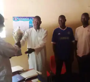 Tchad : dans la Tandjile Ouest, l’équipe de pétanque de Kelo présente son trophée