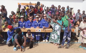 Tchad : ​La CNPCIC fait don de manuels scolaires pour soutenir le développement communautaire à Koudalwa