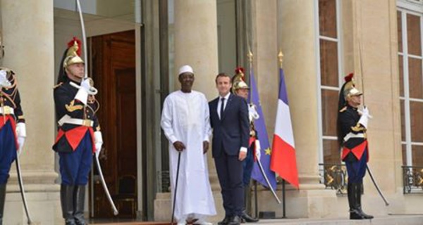 Les relations Tchad-France au menu d'un entretien d'une heure entre Déby et Macron