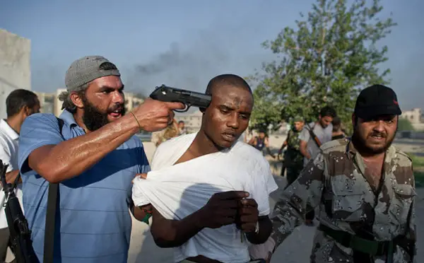 Esclavage en Libye: Paris dénonce des crimes contre l'Humanité