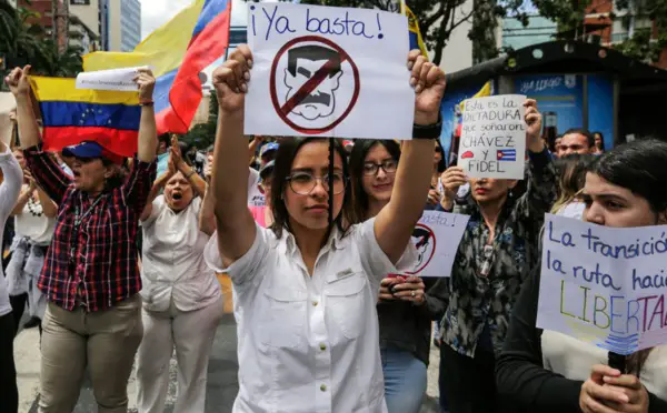 En images : les Vénézuéliens manifestent pour la démocratie