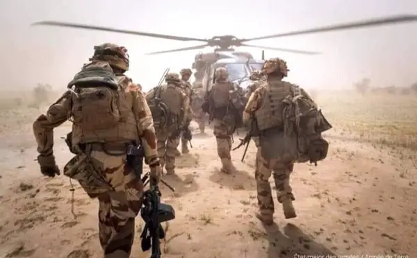 فرنسا تقرر استئناف عملياتها العسكرية المشتركة مع الجيش المالي