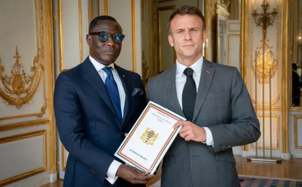 France : l’ambassadeur tchadien présente ses lettres de créance à Emmanuel Macron
