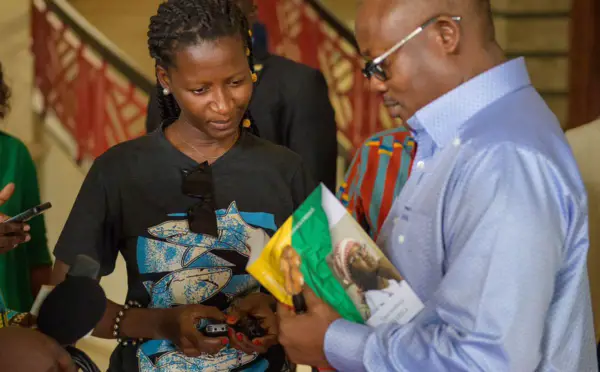Guinée Bissau : le président dédicace son livre "Changement dynamique" aux ministres