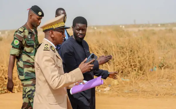 Sénégal : le président Bassirou Diomaye en visite sur le site de M’bour 4