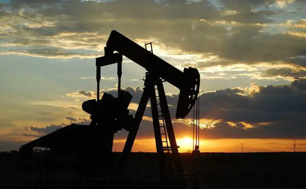 La baisse des revenus pétroliers pousse les producteurs à revoir les prix à la pompe