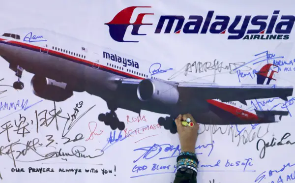 Les autorités françaises n'excluent pas que le débris d'avion de La Réunion provienne du vol MH370