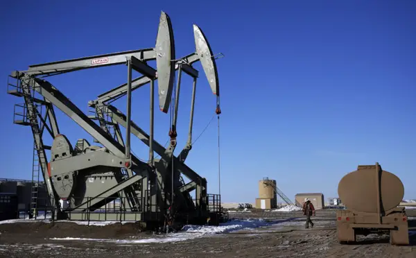 Le pétrole baisse nettement, les inquiétudes s'attisant sur l'offre