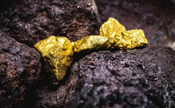 Un rapport révèle l’ampleur de l’exploitation des mineurs d’or artisanaux pour financer la guerre, le terrorisme et le crime organisé