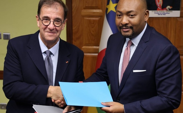 فرنسا تمنح 10 ملايين يورو لدعم ميزانية جمهورية أفريقيا الوسطى