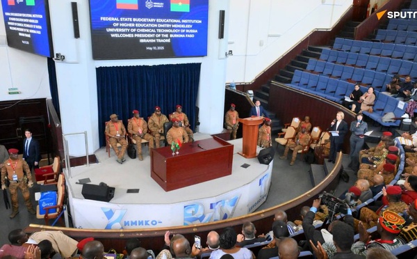Burkina Faso : Le Capitaine Traoré rencontre des étudiants Africains en Russie et évoque la coopération éducative