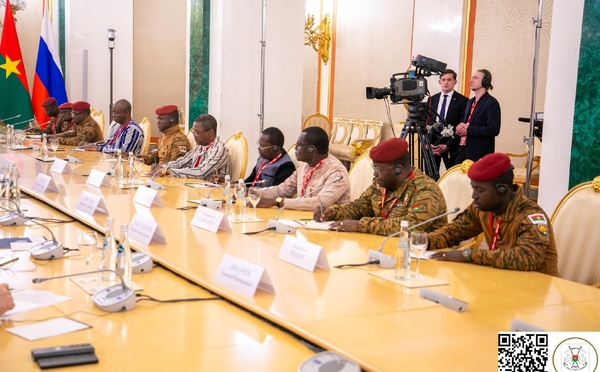 Burkina Faso : Le Président Traoré rencontre Poutine à Moscou et demande un transfert de connaissances