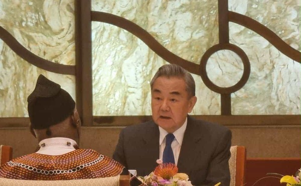 Chine : le ministre des étrangères rencontre les diplomates africains pour célébrer la Journée de l'Afrique