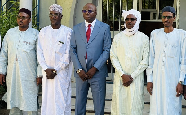 Tchad : Cérémonie de Levée de Couleurs au Ministère de l'Eau et de l'Énergie