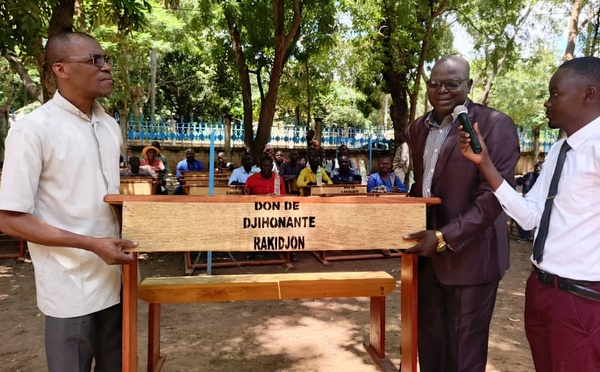 Tchad : Un ancien élève fait don de 100 tables-bancs au lycée collège Saint-Charles Lwanga de Sarh