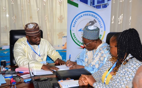 Présidentielle 2025 au Cameroun : La candidature de Maurice Kamto officiellement déposée