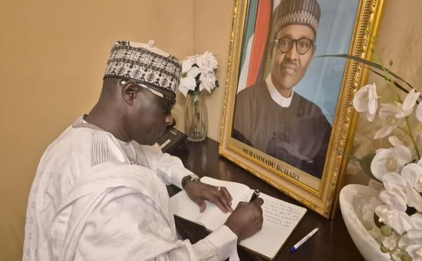 Décès de l'Ancien Président Nigérian : L'Ambassadeur du Tchad en France présente ses condoléances