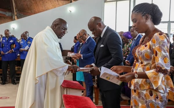 Gabon : Le Président Oligui Nguema rend hommage au premier président, Léon Mba