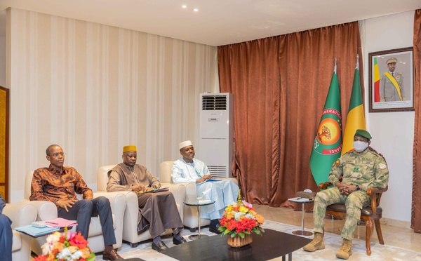 Mali : le Premier ministre et quatre membres du gouvernement à l’écoute du président de la Transition
