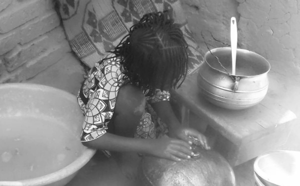 Tchad : tâches domestiques, quand les filles portent un fardeau ignoré