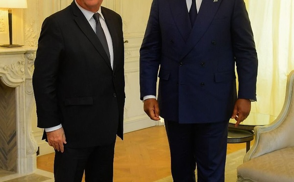 Conférence sur les Grands Lacs : le président Tshisekedi échange avec François Hollande à Paris