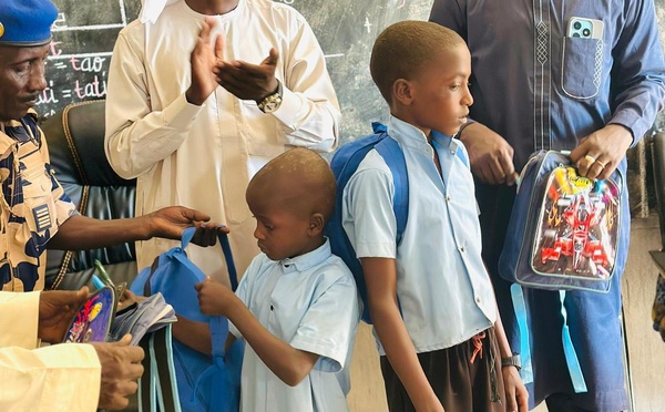 Tchad : l’ADFA offre un important lot de kits scolaires aux élèves de l’école de Djara
