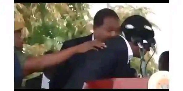 Zambie : Le Président Hakainde Hichilema visé par des jets de pierres fuit son discours