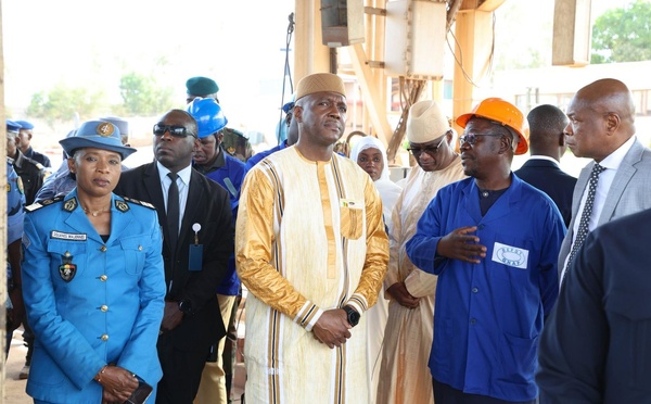 Mali : le Premier ministre stimule les agents du bureau des pétroles, des douanes et de l’OMAP