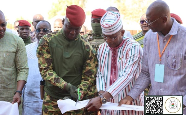 Burkina :  le capitaine Ibrahim Traoré inaugure l’usine de SN-BRAFASO