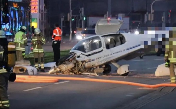 Allemagne : Un avion léger effectue un atterrissage d'urgence en pleine circulation à Mannheim