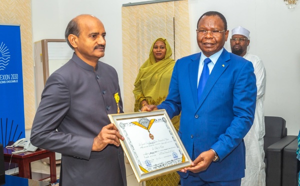 Tchad : L'ambassadeur indien Dr. Hifzur Rahman élevé au grade d'officier de l'ordre national