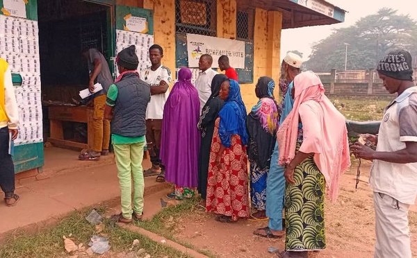 DIRECT RCA : Bangui vote sous haute surveillance et forte mobilisation