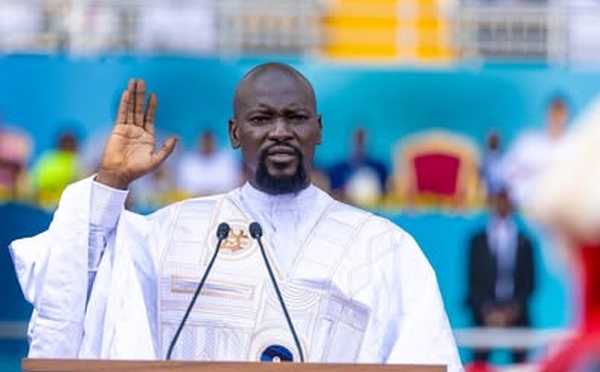 Investiture : Mamadi DOUMBOUYA prête serment et prend officiellement les rênes de la Guinée