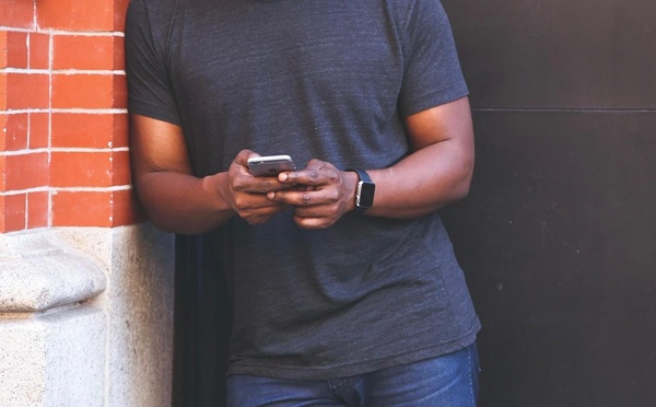 Tchad : parler fort au téléphone, une nouvelle incivilité urbaine