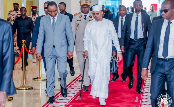 Le président Tchadien de retour à N'Djamena après sa visite d'amitié et de travail en France