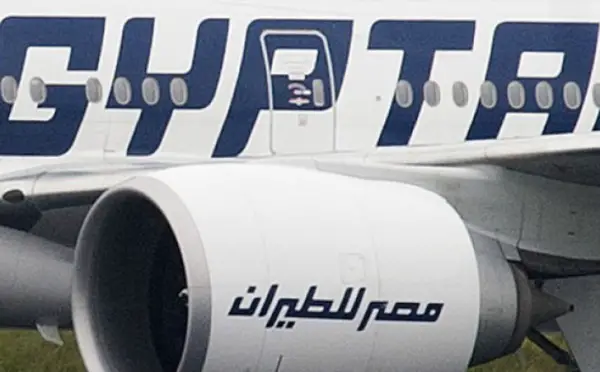 Des corps humains de l'avion Egyptair retrouvés